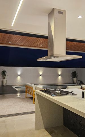Casa de condomínio à venda com 330m², 4 quartos e 6 vagas Casa de condomínio à venda com 330m², 4 quartos e 6 vagasCozinha
