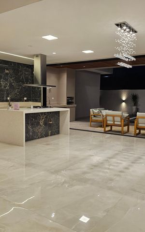 Casa de condomínio à venda com 330m², 4 quartos e 6 vagas Casa de condomínio à venda com 330m², 4 quartos e 6 vagasSala
