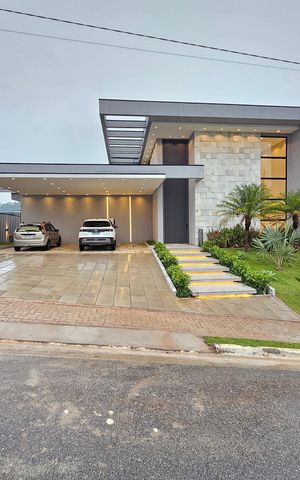 Casa de condomínio à venda com 330m², 4 quartos e 6 vagas Casa de condomínio à venda com 330m², 4 quartos e 6 vagasFachada