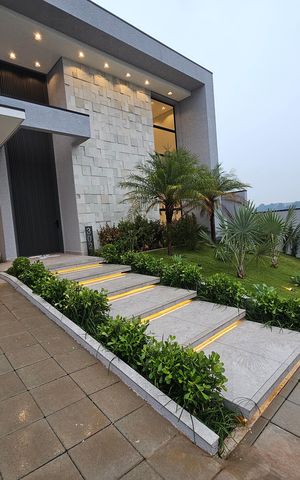 Casa de condomínio à venda com 330m², 4 quartos e 6 vagas Casa de condomínio à venda com 330m², 4 quartos e 6 vagasFachada