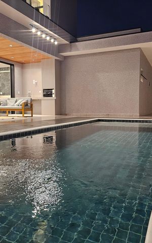 Casa de condomínio à venda com 330m², 4 quartos e 6 vagas Casa de condomínio à venda com 330m², 4 quartos e 6 vagasÁrea externa