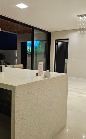 Casa de condomínio à venda com 330m², 4 quartos e 6 vagas Casa de condomínio à venda com 330m², 4 quartos e 6 vagasCozinha