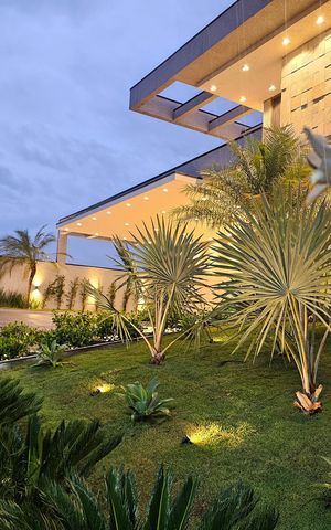 Casa de condomínio à venda com 330m², 4 quartos e 6 vagas Casa de condomínio à venda com 330m², 4 quartos e 6 vagasFachada