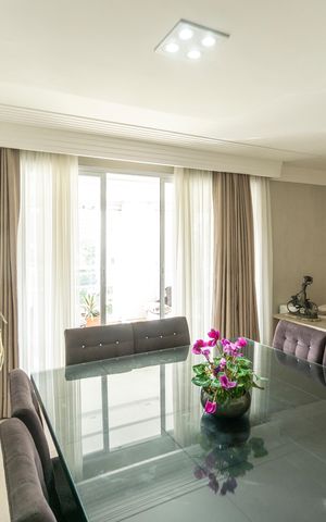 Apartamento à venda com 180m², 4 quartos e 3 vagas Apartamento à venda com 180m², 4 quartos e 3 vagasSala