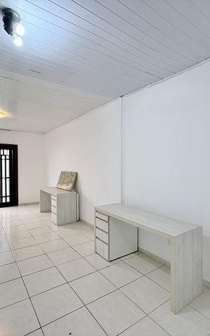 Casa para alugar com 150m², 2 quartos e 2 vagas Casa para alugar com 150m², 2 quartos e 2 vagasSalão