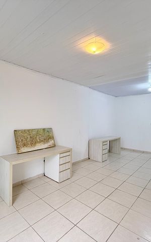 Casa para alugar com 150m², 2 quartos e 2 vagas Casa para alugar com 150m², 2 quartos e 2 vagasSalão