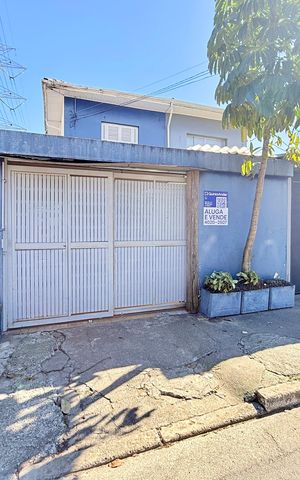 Casa para alugar com 150m², 2 quartos e 2 vagas Casa para alugar com 150m², 2 quartos e 2 vagasFachada