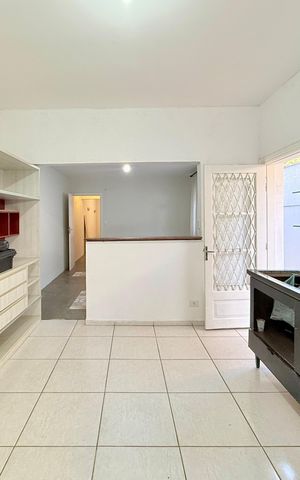 Casa para alugar com 150m², 2 quartos e 2 vagas Casa para alugar com 150m², 2 quartos e 2 vagasCozinha