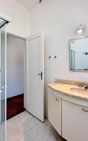 Casa para alugar com 150m², 2 quartos e 2 vagas Casa para alugar com 150m², 2 quartos e 2 vagasBanheiro