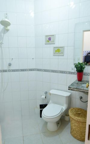 Casa à venda com 330m², 4 quartos e 3 vagasBanheiro de serviço