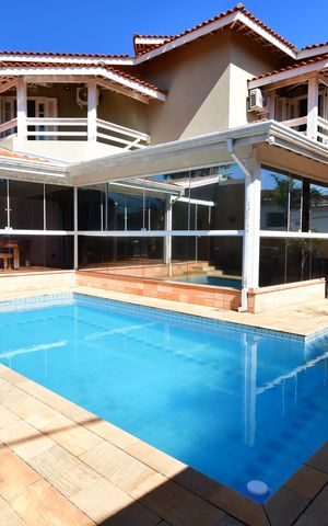 Casa à venda com 330m², 4 quartos e 3 vagasPiscina