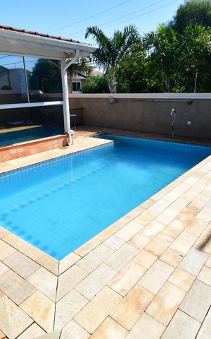 Casa à venda com 330m², 4 quartos e 3 vagasPiscina