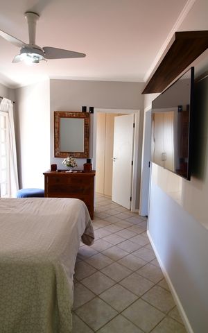 Casa à venda com 330m², 4 quartos e 3 vagasQuarto 4 - Suíte