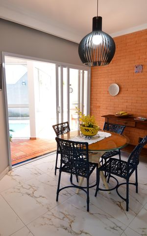 Casa à venda com 330m², 4 quartos e 3 vagasSala