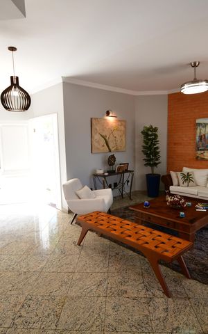 Casa à venda com 330m², 4 quartos e 3 vagasSala