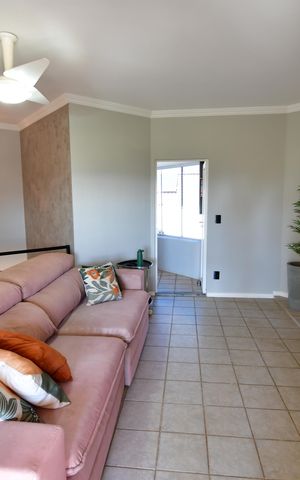 Casa à venda com 330m², 4 quartos e 3 vagasSala de TV