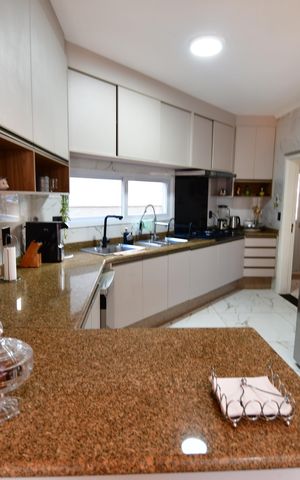 Casa à venda com 330m², 4 quartos e 3 vagasCozinha