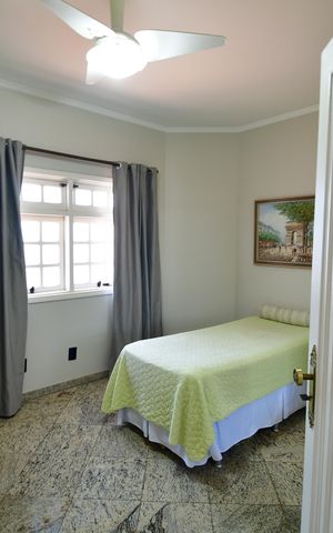 Casa à venda com 330m², 4 quartos e 3 vagasQuarto 1 - Suíte