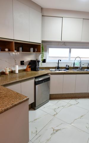Casa à venda com 330m², 4 quartos e 3 vagasCozinha