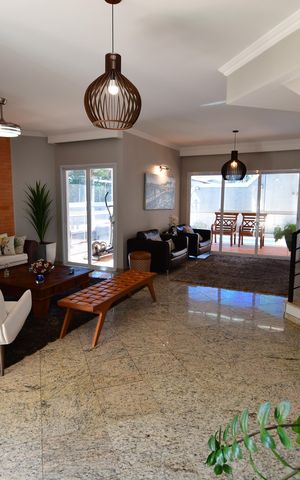 Casa à venda com 330m², 4 quartos e 3 vagasSala