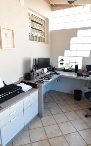 Casa à venda com 330m², 4 quartos e 3 vagasEscritório