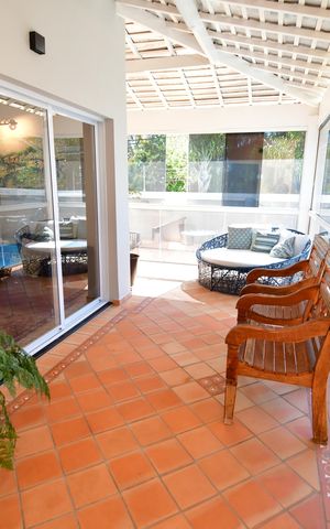 Casa à venda com 330m², 4 quartos e 3 vagasVaranda