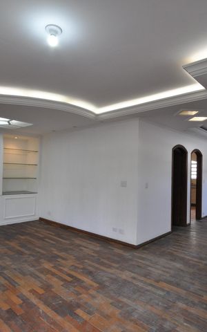 Casa para alugar com 237m², 4 quartos e 7 vagasSala