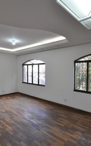 Casa para alugar com 237m², 4 quartos e 7 vagasSala