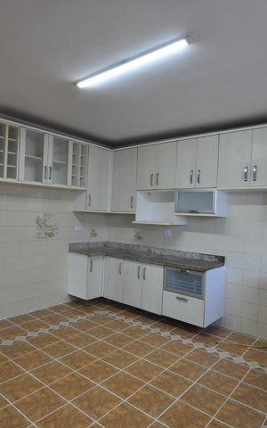 Casa para alugar com 237m², 4 quartos e 7 vagasCozinha