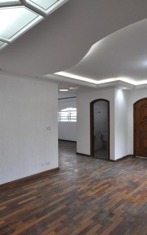 Casa para alugar com 237m², 4 quartos e 7 vagasSala