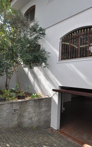 Casa para alugar com 237m², 4 quartos e 7 vagasQuintal