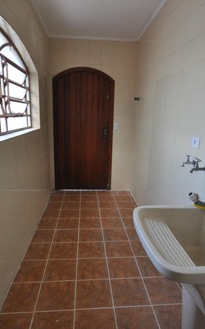 Casa para alugar com 237m², 4 quartos e 7 vagasÁrea de Serviço