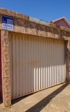 Casa à venda com 400m², 7 quartos e 5 vagasFachada