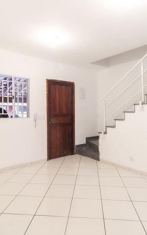 Casa de condomínio à venda com 72m², 2 quartos e 2 vagas Casa de condomínio à venda com 72m², 2 quartos e 2 vagasSala