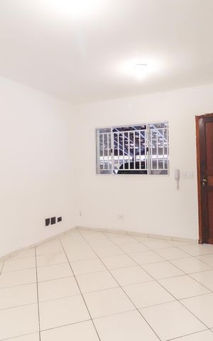 Casa de condomínio à venda com 72m², 2 quartos e 2 vagas Casa de condomínio à venda com 72m², 2 quartos e 2 vagasSala
