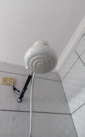 Casa de condomínio à venda com 72m², 2 quartos e 2 vagas Casa de condomínio à venda com 72m², 2 quartos e 2 vagasBanheiro da Suíte 2
