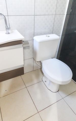 Casa de condomínio à venda com 72m², 2 quartos e 2 vagas Casa de condomínio à venda com 72m², 2 quartos e 2 vagasBanheiro da Suíte 2