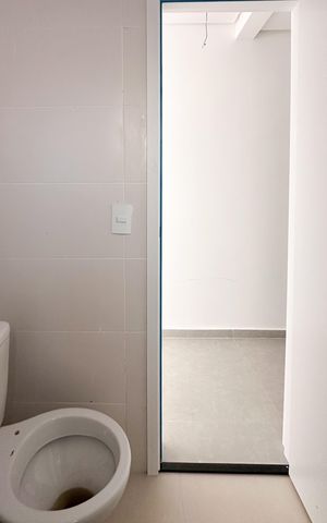 Apartamento à venda com 83m², 2 quartos e 1 vaga Apartamento à venda com 83m², 2 quartos e 1 vagaBanheiro Social