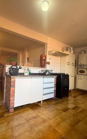 Casa para alugar com 230m², 4 quartos e 4 vagas Casa para alugar com 230m², 4 quartos e 4 vagasCozinha