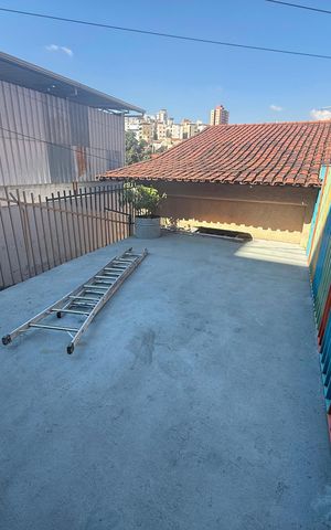 Casa para alugar com 230m², 4 quartos e 4 vagas Casa para alugar com 230m², 4 quartos e 4 vagasVaranda