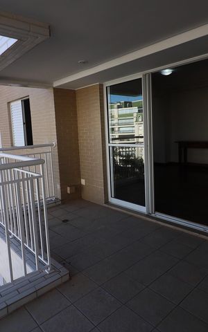Apartamento para alugar com 117m², 3 quartos e 2 vagasVaranda