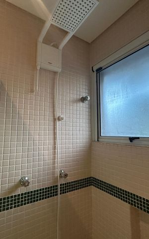 Casa de condomínio para alugar com 654m², 5 quartos e 4 vagas Casa de condomínio para alugar com 654m², 5 quartos e 4 vagasBanheiro da Suíte 4