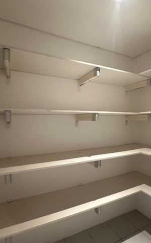 Casa de condomínio para alugar com 654m², 5 quartos e 4 vagas Casa de condomínio para alugar com 654m², 5 quartos e 4 vagasDespensa