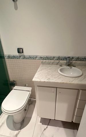 Casa de condomínio para alugar com 654m², 5 quartos e 4 vagas Casa de condomínio para alugar com 654m², 5 quartos e 4 vagasBanheiro da Suíte 2
