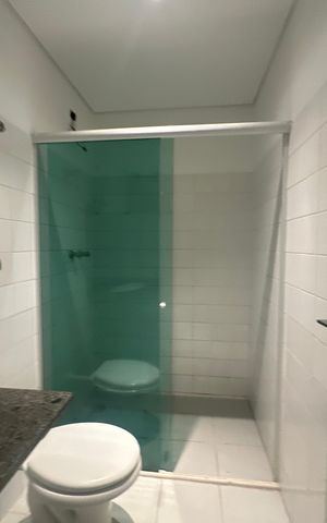 Casa de condomínio para alugar com 654m², 5 quartos e 4 vagas Casa de condomínio para alugar com 654m², 5 quartos e 4 vagasBanheiro de serviço