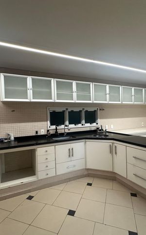 Casa de condomínio para alugar com 654m², 5 quartos e 4 vagas Casa de condomínio para alugar com 654m², 5 quartos e 4 vagasCozinha