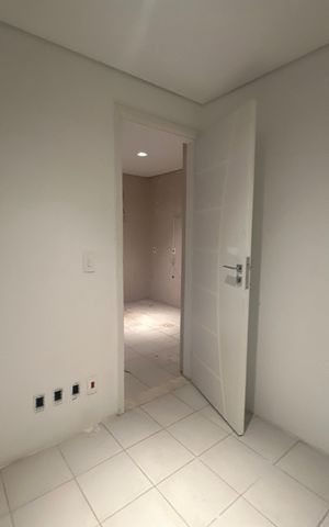 Casa de condomínio para alugar com 654m², 5 quartos e 4 vagas Casa de condomínio para alugar com 654m², 5 quartos e 4 vagasQuarto de Serviço