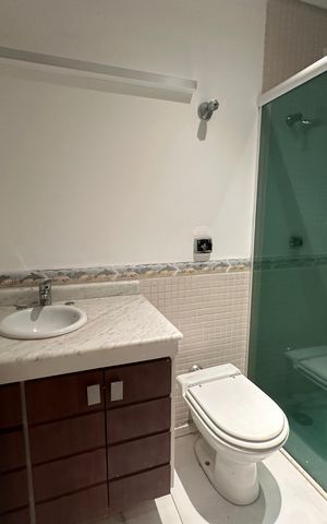 Casa de condomínio para alugar com 654m², 5 quartos e 4 vagas Casa de condomínio para alugar com 654m², 5 quartos e 4 vagasBanheiro da Suíte 3