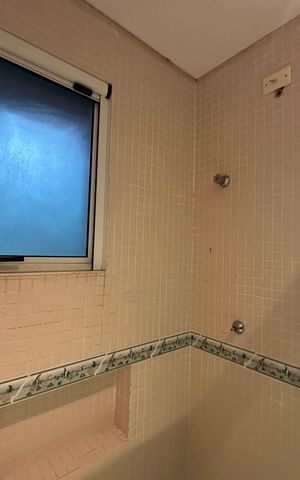 Casa de condomínio para alugar com 654m², 5 quartos e 4 vagas Casa de condomínio para alugar com 654m², 5 quartos e 4 vagasBanheiro da Suíte 2