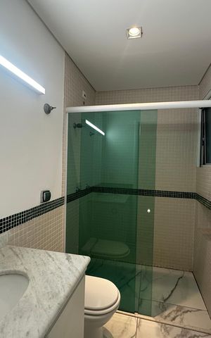 Casa de condomínio para alugar com 654m², 5 quartos e 4 vagas Casa de condomínio para alugar com 654m², 5 quartos e 4 vagasBanheiro da Suíte 1